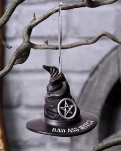 Bad Ass Witch Hängedeko Ornament 9cm -Halloween Serien Geschäft bad ass witch haenge ornament bad ass witch hanging ornament hexendeko 53382 06