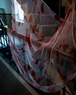 Blutiges Lumpen Tuch & Dekonetz 250x200cm -Halloween Serien Geschäft blutiges dekonetz halloween und horror freaky fabric deko gaze netz halloween und horror deko 51926